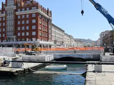 Il ponte Bianco smontato (fotoservizio Andrea Lasorte)