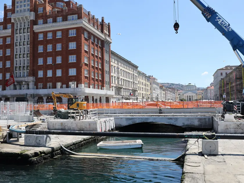 Il ponte Bianco smontato (fotoservizio Andrea Lasorte)