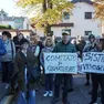 Una manifestazione di protesta dei residenti contro l’antenna sotto il municipio Foto Lasorte