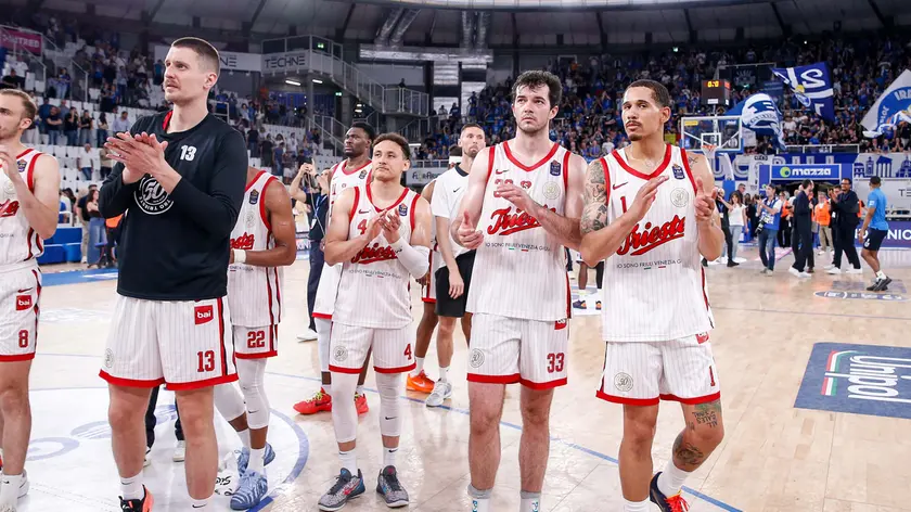 https://images.ilpiccolo.it/view/acePublic/alias/contentid/1rdnxe2z4v5r1bx5wk4/0/copia-di-copy-of-playoff-quarti-di-finale-gara-5-germani-brescia-pallacanestro-trieste-foto-ciamillo-lasorte-ultimo.webp?f=16%3A9&amp;w=840
