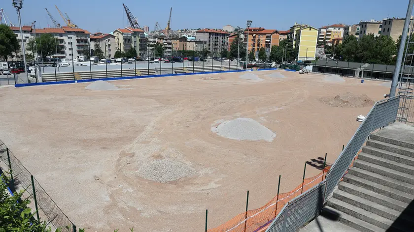 L’intervento di riqualificazione del campo da calcio del Ferrini Foto Andrea Lasorte