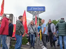 Un presidio dei lavoratori della StarTech (Silvano)