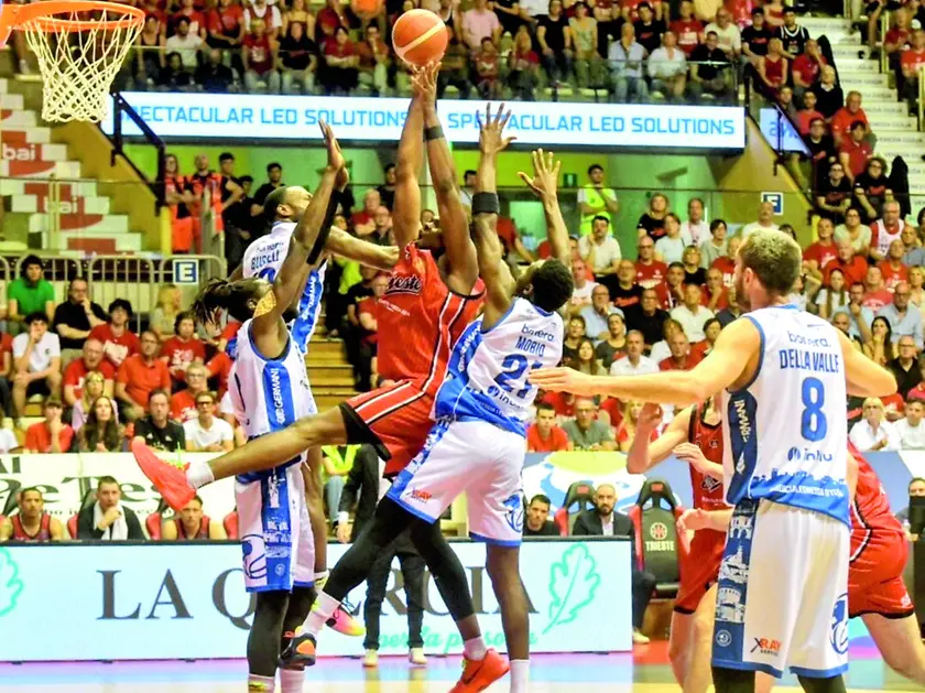 La PallTrieste ha appena concluso la propria stagione agonistica cedendo nella quinta partita dei quarti di finale contro Brescia. Foto Ciamillo/Lasorte
