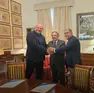 Stretta di mano a tra fra i vertici di Uljanik, Navantia e Nortes Blue