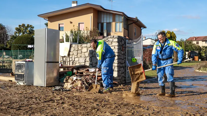I momenti più duri a Versa dopo l’alluvione Foto Tibaldi