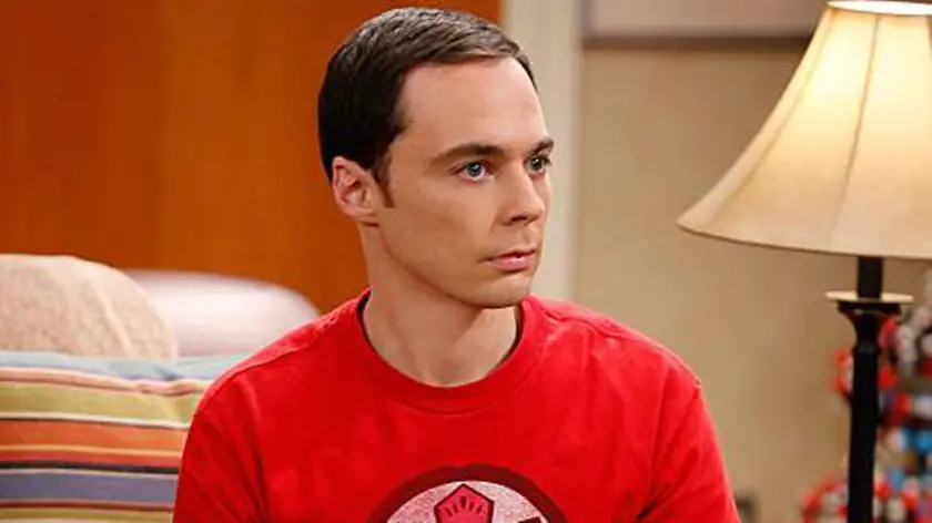 Sheldon Cooper, uno degli irresistibili nerd al centro della serie The Bing Bang Theory