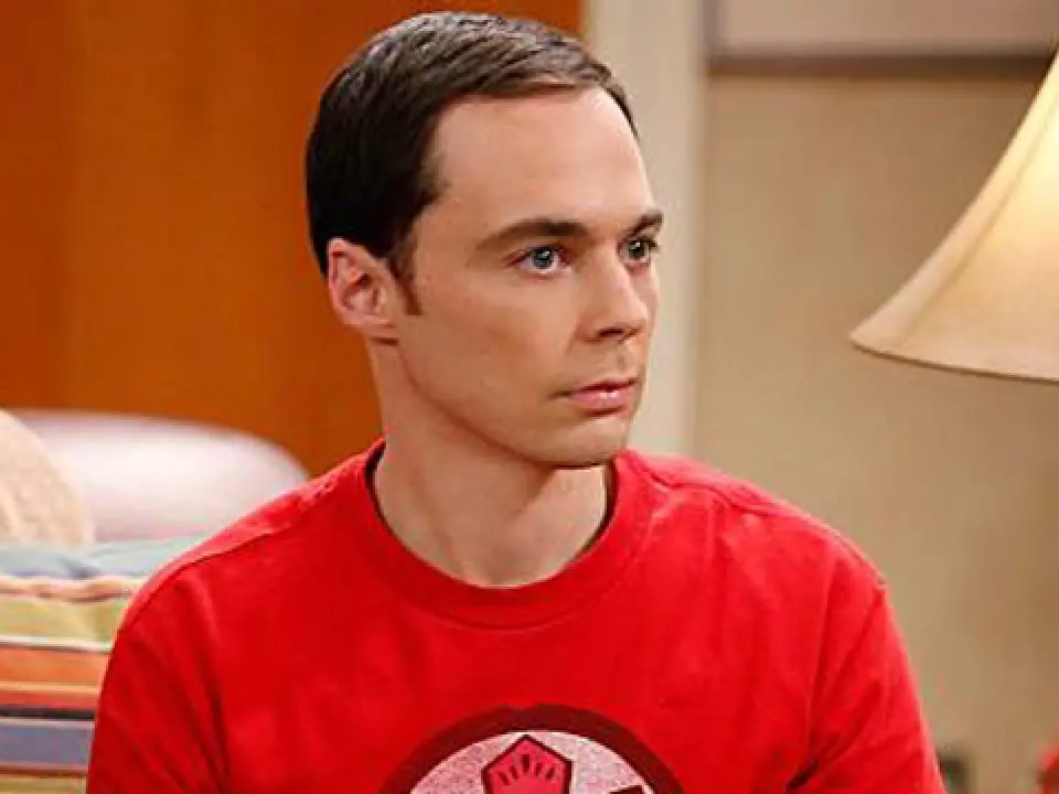 Sheldon Cooper, uno degli irresistibili nerd al centro della serie The Bing Bang Theory