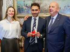 Davide Mostarda premiato dal sindaco Dipiazza (Lasorte)