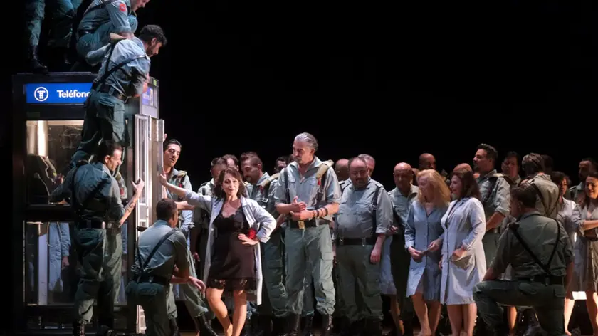 Una scena della Carmen (foto Manuel Silvestri per la Fenice)
