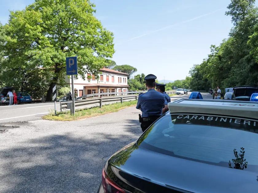 Il sopralluogo dei Carabinieri sabato mattina sul luogo del tragico incidente (fotoservizio Daniele Tibaldi)