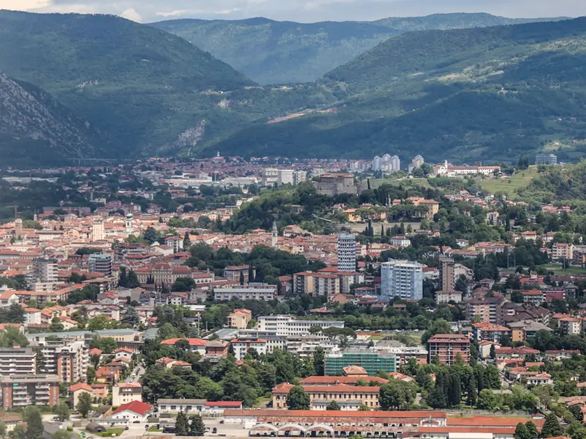 Una panoramica sulla città di Gorizia (foto Daniele Tibaldi)