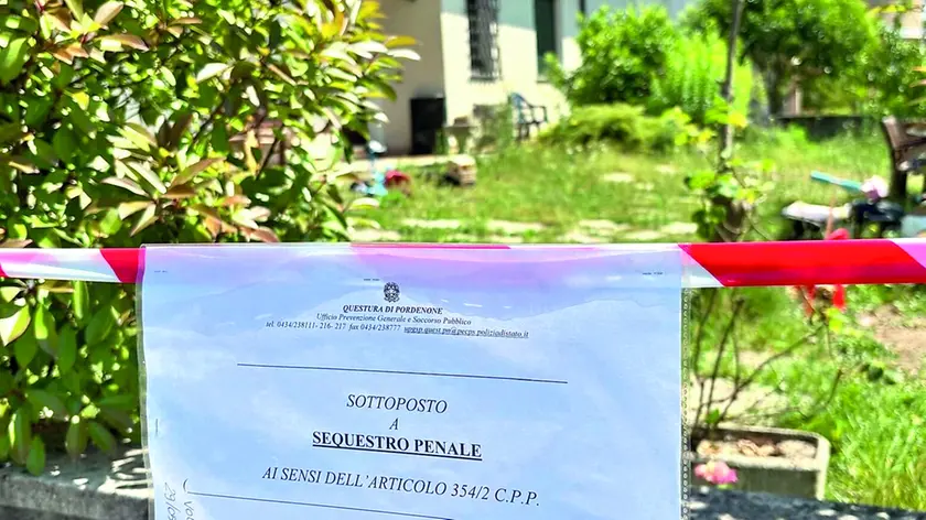 L’abitazione di Porcia dove si è consumato l’omicidio e sequestrata dalla polizia (foto Petrussi / Brisotto)