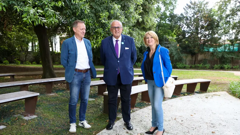 Licinio Gardin, dirigente del settore Urbanistica, il sindaco Ziberna e la sua vice Gatta (Foto Daniele Tibaldi)