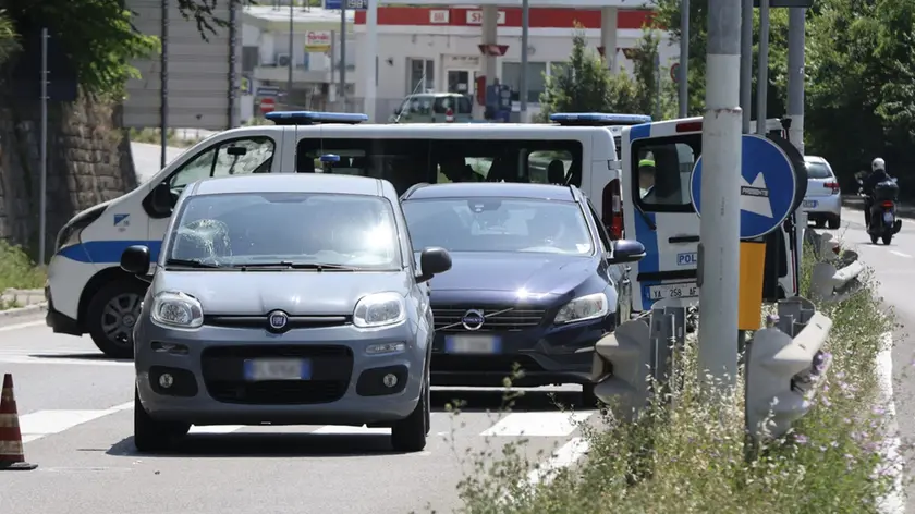 Via Flavia bloccata per permettere i rilievi dell'incidente (Lasorte)