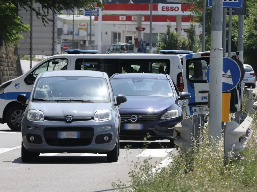 Via Flavia bloccata per permettere i rilievi dell'incidente (Lasorte)