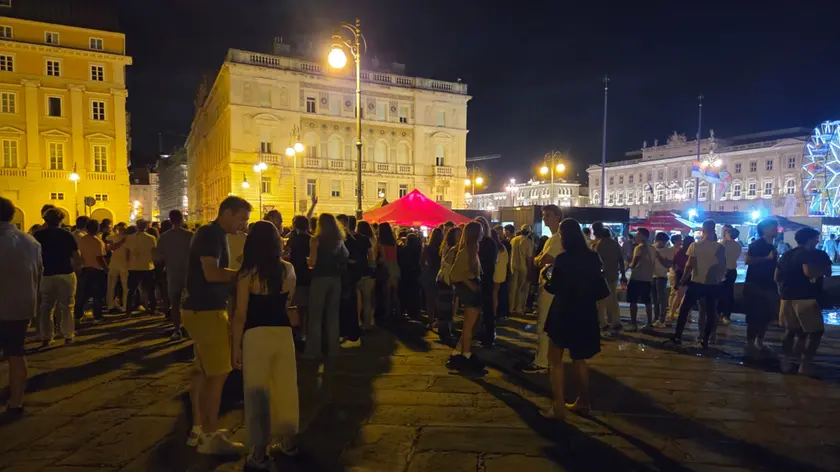 La festa alla base del molo Audace