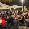 La folla in via Torino (foto Massimo Silvano)