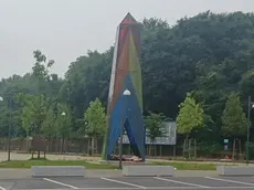 L’obelisco Go!Pharus trasformato in un riparo per chi va a dormire