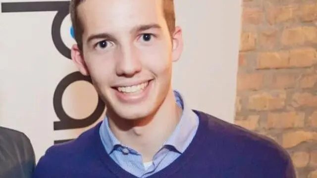 Alessandro Gallo, isontino, 20 anni, studente di Economia, si è tuffato nelle acque antistanti la Scala reale per soccorrere un uomo che stava annegando