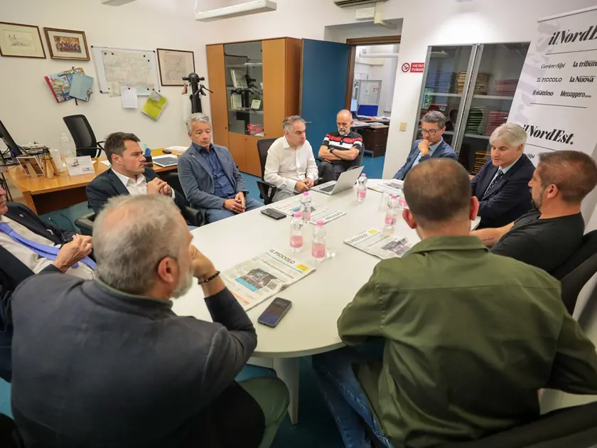 Il forum organizzato nella redazione del Piccolo a Gorizia (fotoservizio Daniele Tibaldi)