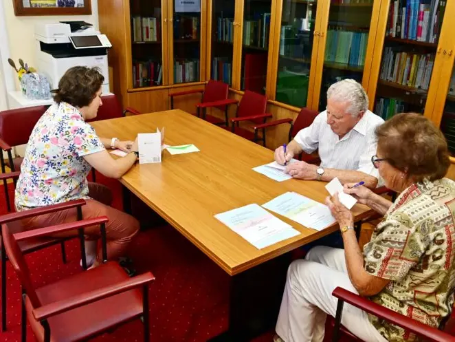 Le operazioni di voto alla comunità italiana di Abbazia