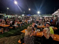 Una delle affollate serate dell’edizione 2025 della Festa dello sport di Pieris Foto Bonaventura