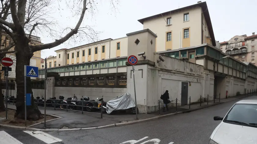 Picchiava la madre e la umiliava ogni giorno spingendola a suicidarsi: arrestata