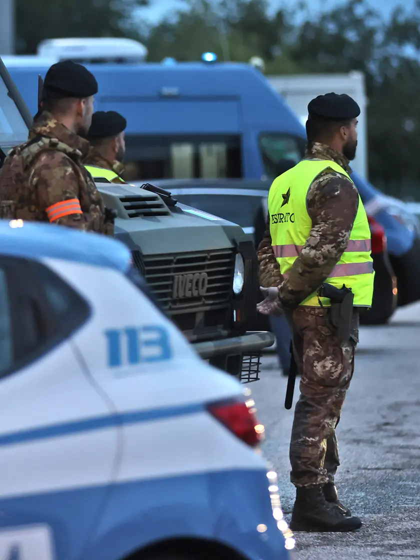 I controlli al confine di Fernetti (foto Andrea Lasorte)
