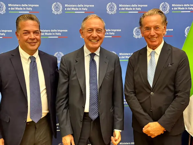 Il presidente dell’Adsp Consalvo, il ministro Urso e l’assessore regionale Scoccimarro