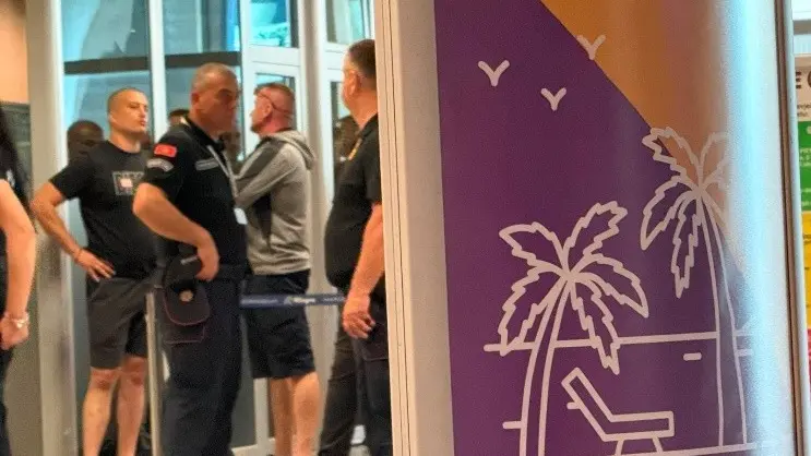 Le foto diffuse dalla polizia del Montenegro sul fermo dei passeggeri