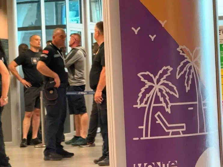 Le foto diffuse dalla polizia del Montenegro sul fermo dei passeggeri
