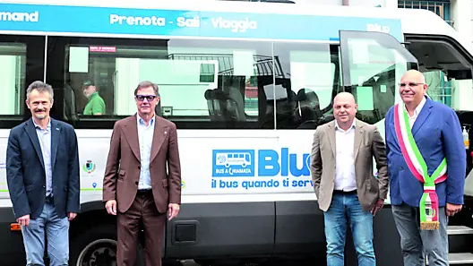 La presentazione del nuovo bus on demand (foto Tibaldi)