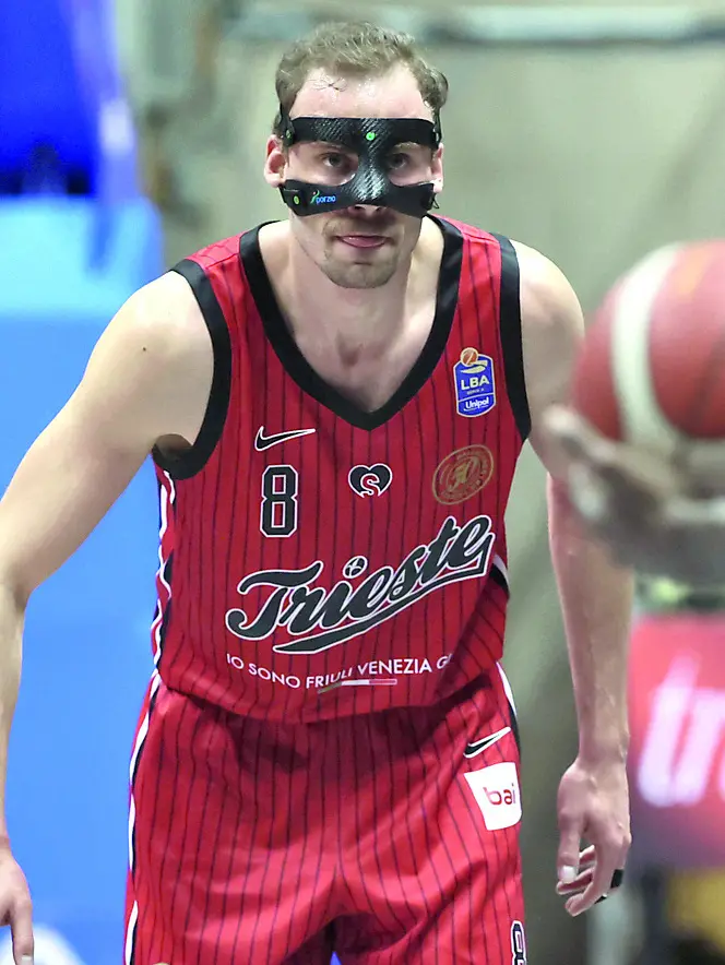Il capitano della pallacanestro Trieste, Lodovico Deangeli, resta un punto di riferimento (foto Bruni),
