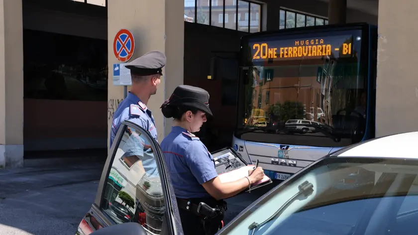 Sull'accoltellamento alla stazione delle corriere di Muggia indagano i carabinieri (foto Lasorte)