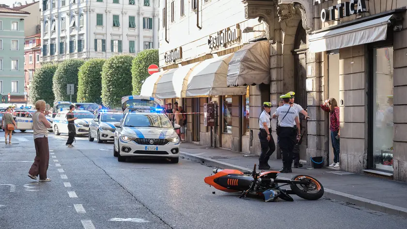 Si aggravano le condizioni della bimba travolta in corso Sab