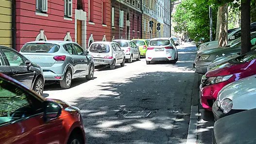 Squilla il telefono: «Buongiorno, carabinieri, ha oro e gioi