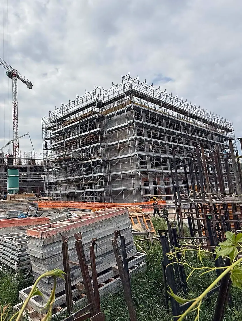 Il cantiere dello studentato in viale della Pace a Padova