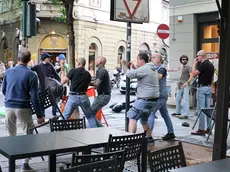 Un momento degli scontri in viale XX Settembre tra neofascisti e antifascisti Foto Lasorte