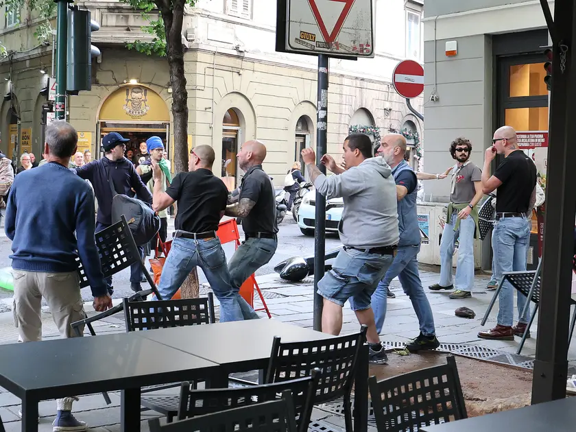 Un momento degli scontri in viale XX Settembre tra neofascisti e antifascisti Foto Lasorte