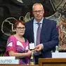 Santina Pasutto premiata dal presidente Mauro Bordin