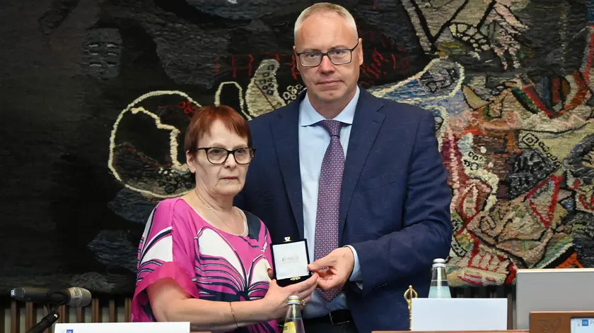 Santina Pasutto premiata dal presidente Mauro Bordin