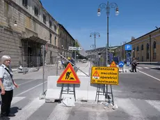 Il tratto di via Flavio Gioia riorganizzato, con i 28 nuovi stalli gestiti dalle Ferrovie Foto Massimo Silvano