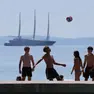 Il Sailing yacht “A” fa ormai parte del panorama urbano di Trieste dal 2022. Foto Andrea Lasorte