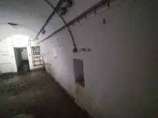 Alcune immagini dell’interno del maxi bunker scoperto da Paolo Visintin sul monte Calvario e un disegno di come è strutturato su tre piani