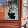 La vetrina in frantumi (fotoservizio Andrea Lasorte)