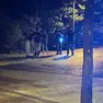 Le forze dell'ordine controllano alcuni giovani a Barcola