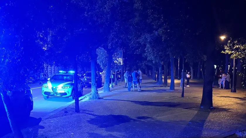 Una rissa, musica alta e schiamazzi a Barcola, i residenti c