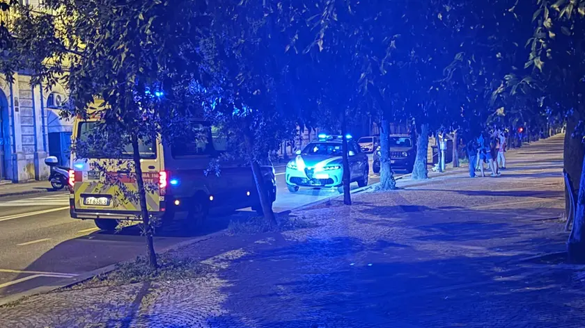 Ambulanza e polizia intervenute martedì sera, 9 giugno, a Barcola