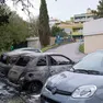 Le carcasse delle auto incendiate a Campanelle (foto archivio Silvano)