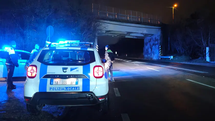 Un intervento notturno della Polizia locale (Lasorte)